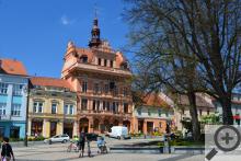 Náměstí v Sedlčanech zdobí krásná novorenesanční radnice