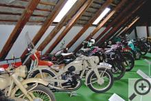 Přestože se Muzeum motocyklů nachází na půdě, působí příjemným dojmem.