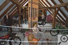 Přestože se Muzeum motocyklů nachází na půdě, působí příjemným dojmem.